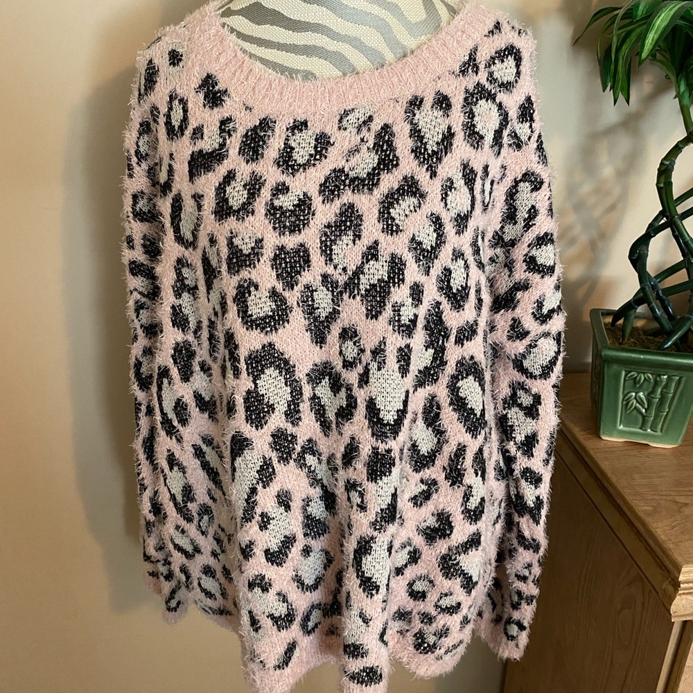 Wonderly pink leopard print cozy fuzzy sweater